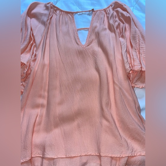 Baby pink short sleeve blouse with flowy sleeves - Picture 4 of 7